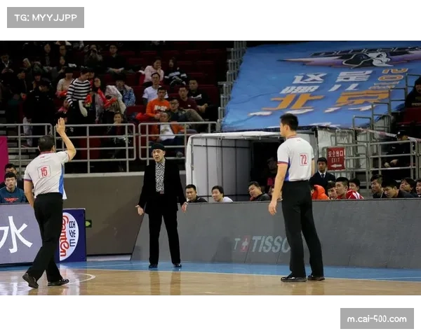 赵柏清上篮肘击防守球员未升级 危险动作漏判暴露执裁盲区